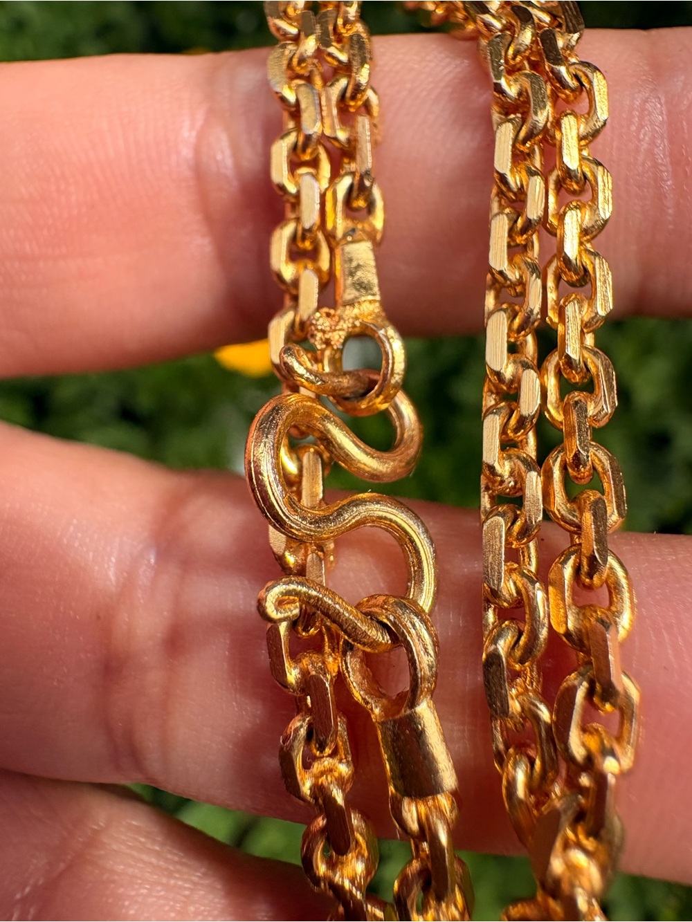 Vintage gold plated necklace with S claps